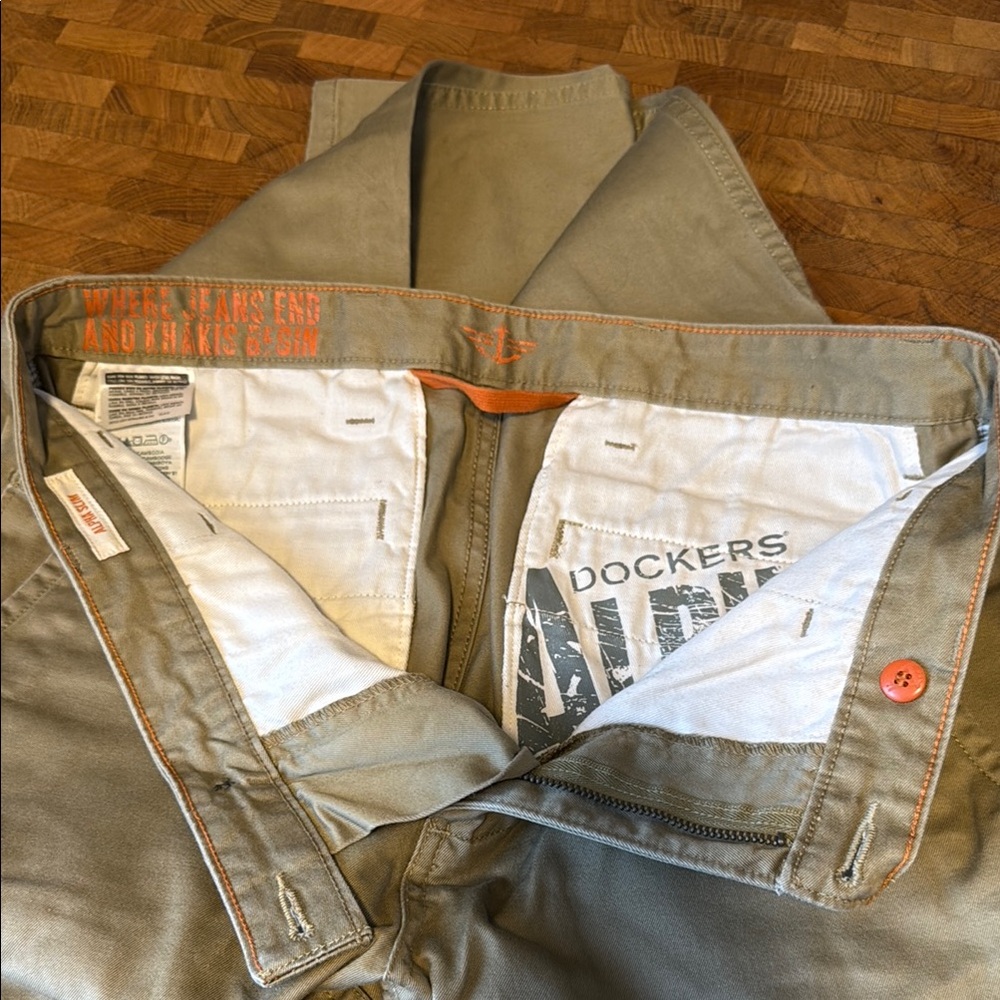 Dockers Tan Chinos Classic Style - Picture 2 of 3